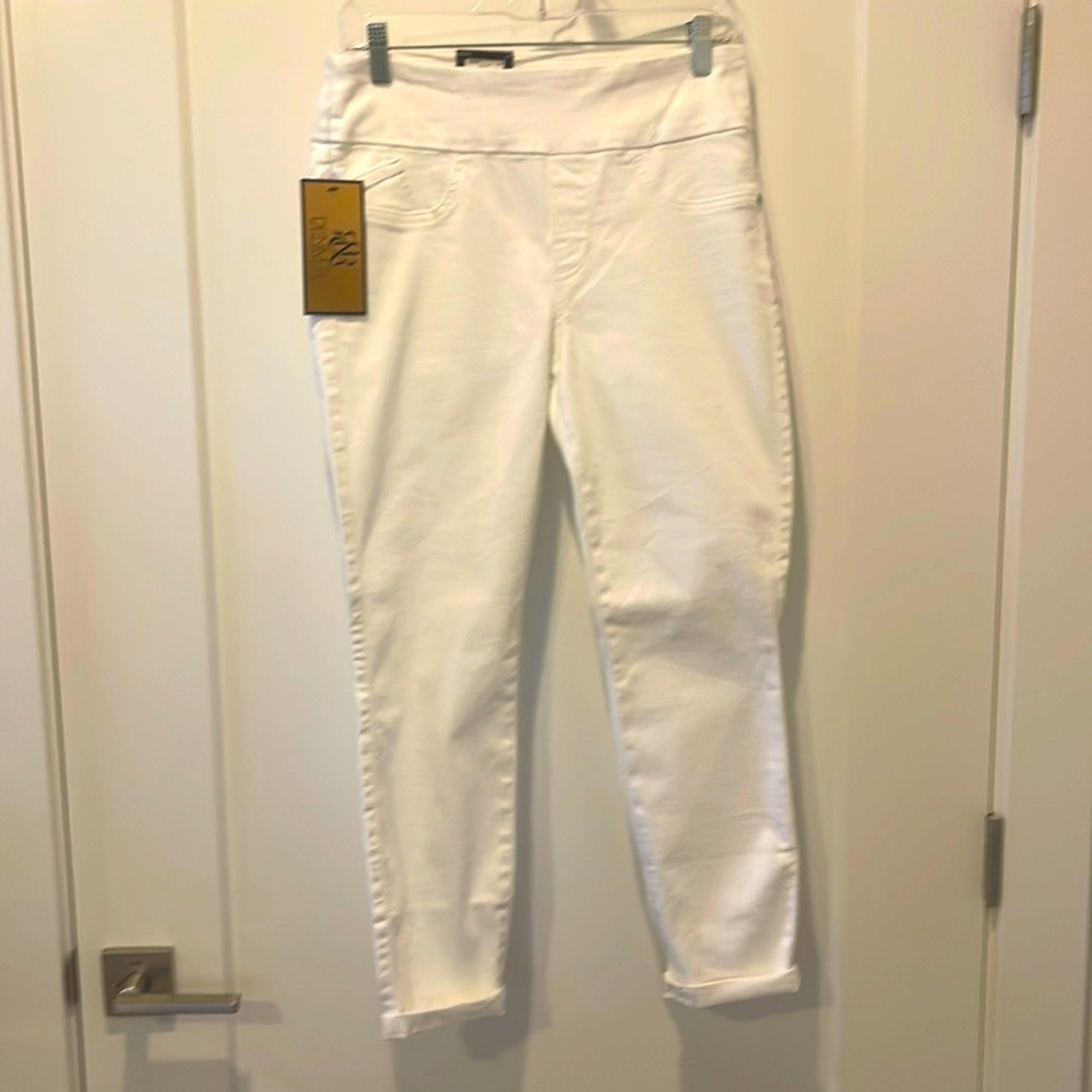 ROCK & REPUBLIC **NEW WITH TAGS** Fever Crop White Size 10 PULL-ON CROP JEANS